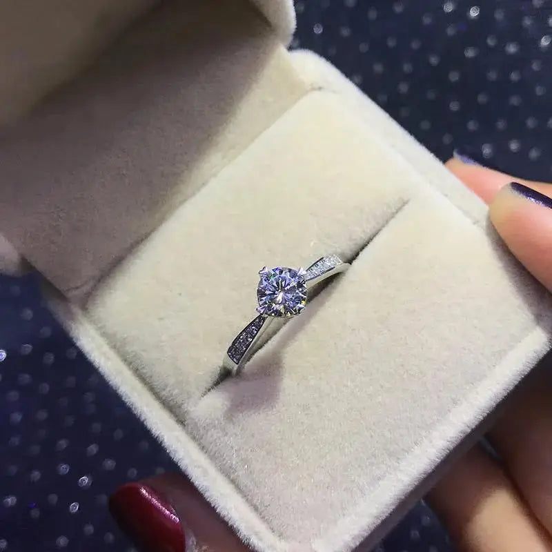 Hot Luxury Crystal 925 Sterling Silver Diamond Ring For Woman Beautiful Moissanite Ring Fashion Noble Wedding Party Jewelry