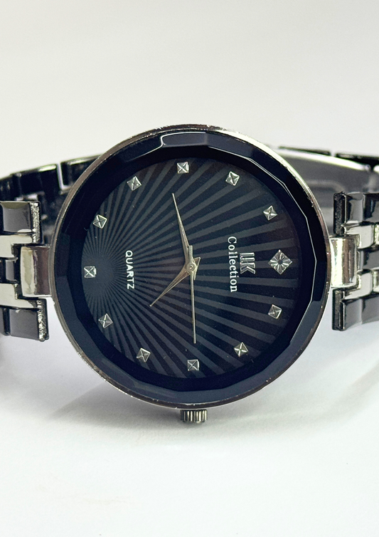Men’s Black Dial Wrist Watch with Grey Lines – Round Shape, Silver Metal Strap Watch For Men